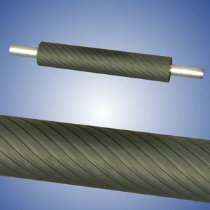 Pogumovaný válec se spirálovým drážkováním