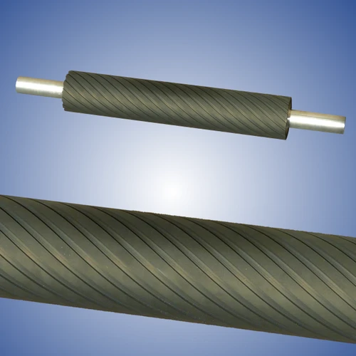 Pogumovaný válec se spirálovým drážkováním