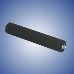 Válec s čepy pogumovaný pěnovou pryží