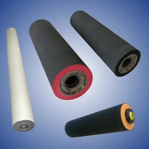 Válečky pogumované pěnovou pryží s textilem na povrchu